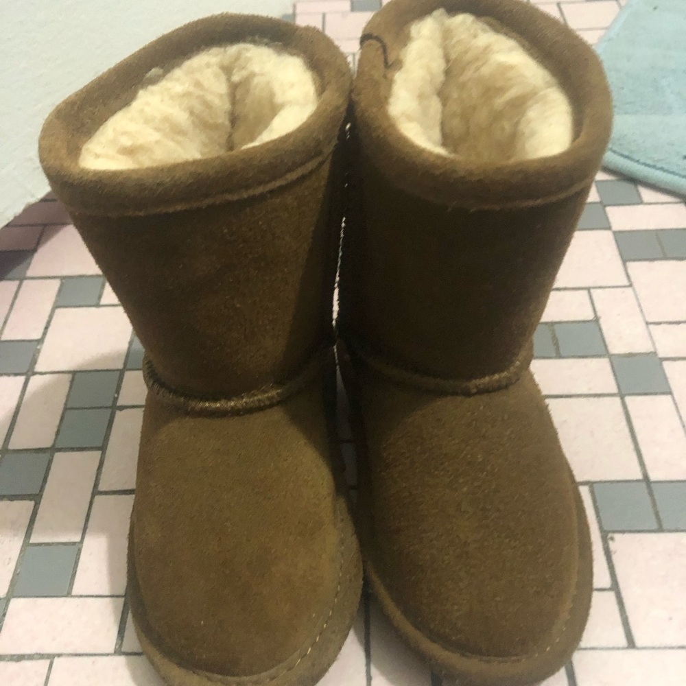 Toddler bearpaw boots